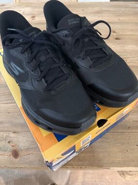 Skechers Go Walk Glide Step 2.0 Zac Sneakers, Black, Size 9, New in Box